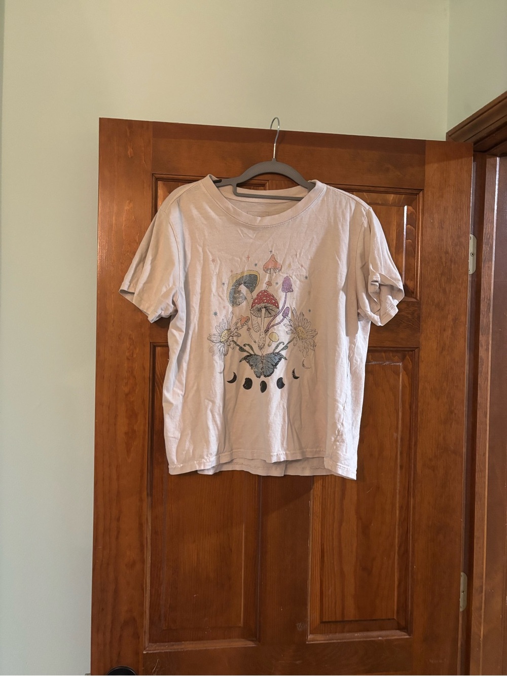 Full Tilt Cream Graphic Crop Tee with Mushroom Artwork